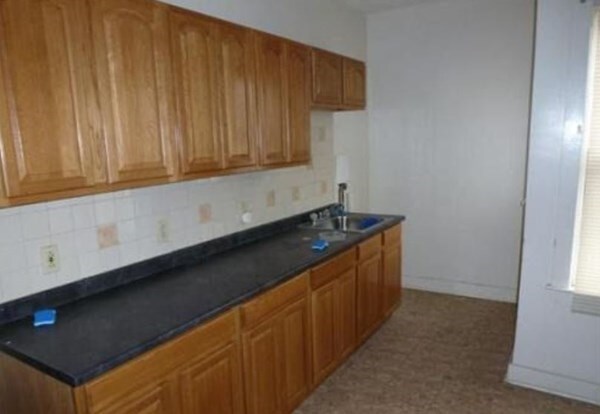 Building Photo - 140 Callendar