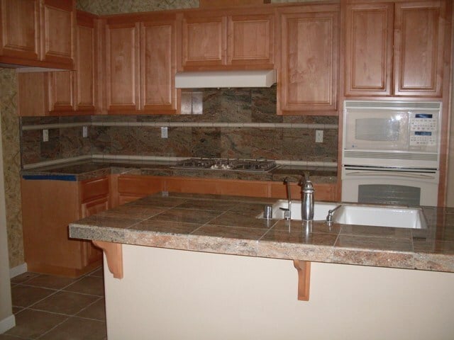 Building Photo - Brentwood Beauty 3 Bed 2.5 Bath
