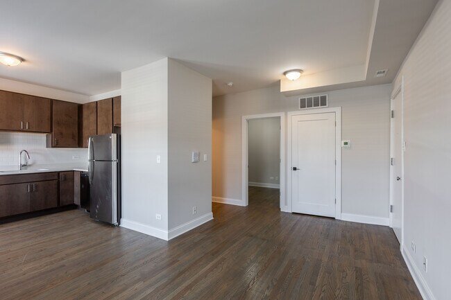 Foto del edificio - 3407 W Fullerton Ave