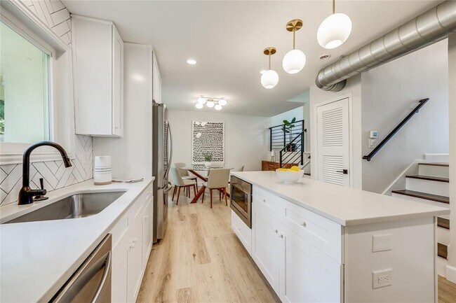 Foto del edificio - 2401 Lehigh Dr