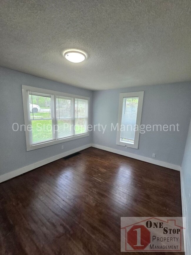 Foto del edificio - Beautiful 4 Bedroom 2 Bathroom in Kansas City!