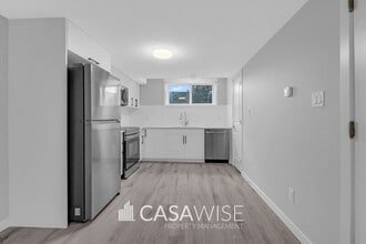 Building Photo - 11927-11125 125 St NW