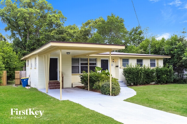 Foto del edificio - 2517 Columbine Dr N