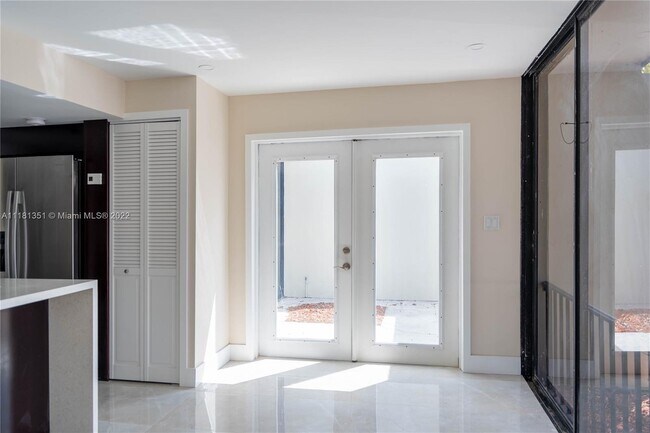 Building Photo - 6476 Miami Lakes Dr