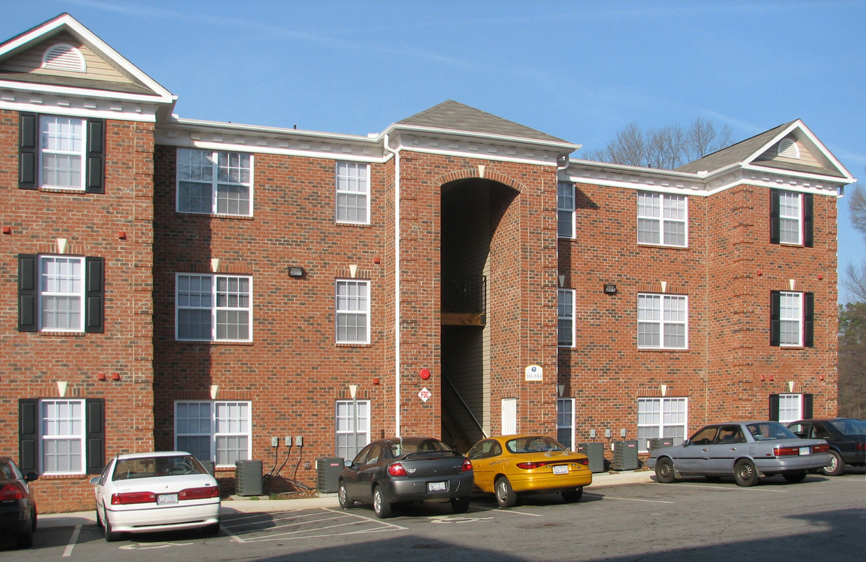 Primary Photo - Golden Student Housing