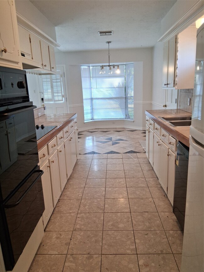 Foto del edificio - 7515 Brush Wood Dr