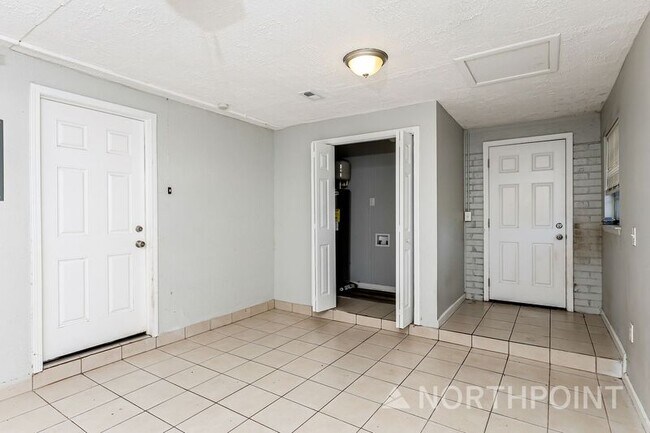 Building Photo - 8326 Walden Rd