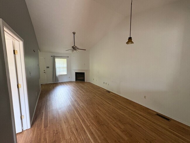 Foto del edificio - The Colonies 2BR+Office, 1Car Garage – West Knoxville