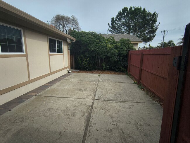 Foto del edificio - Beautiful & Spacious 4BED/2BATH Single Family Home For Rent In Livermore, Ca.!!!!