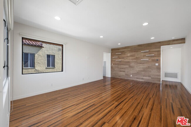 Foto del edificio - 122 N Harper Ave
