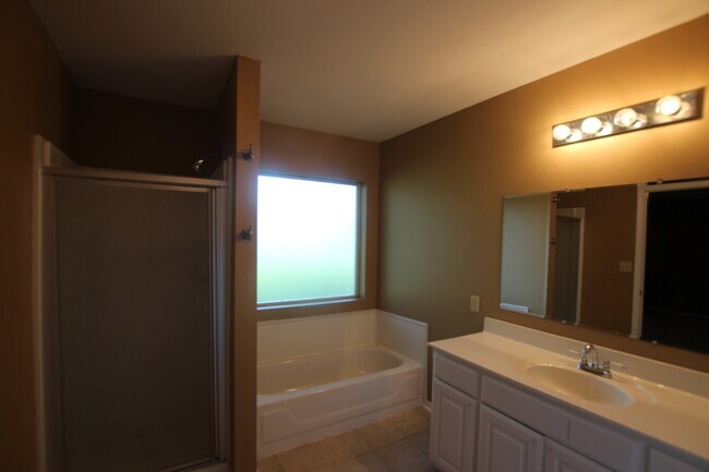 Foto del edificio - Coming Soon! Beautiful 3 Bedroom in Whiteh...