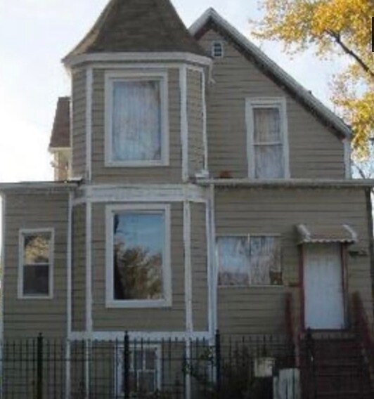 Building Photo - 1856 N Kildare Ave