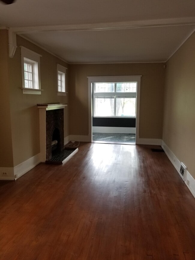 Building Photo - 2166 Athol St