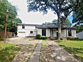 Building Photo - 2605 Stark St