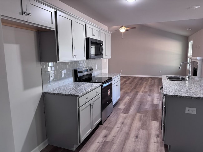 Foto del edificio - 303 Grand Oaks Dr