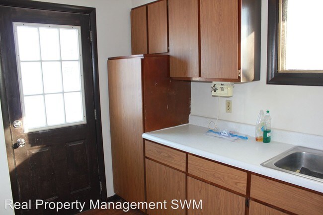 Building Photo - 206 Karen Dr