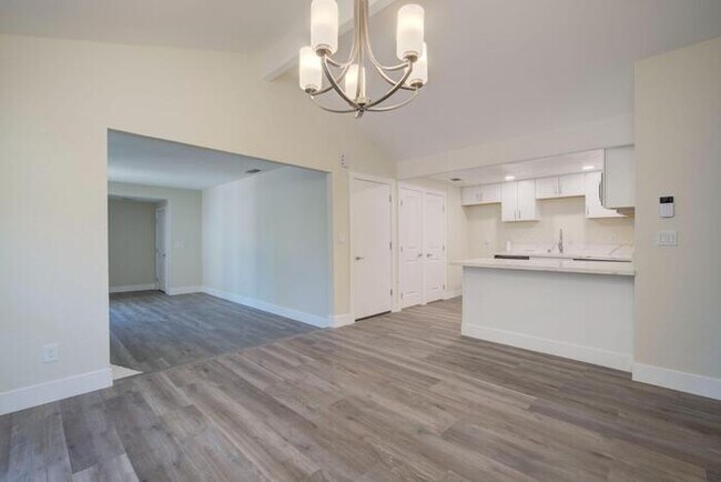 Foto del edificio - Beautiful Fully Remodeled 2 bedroom 2 bath...