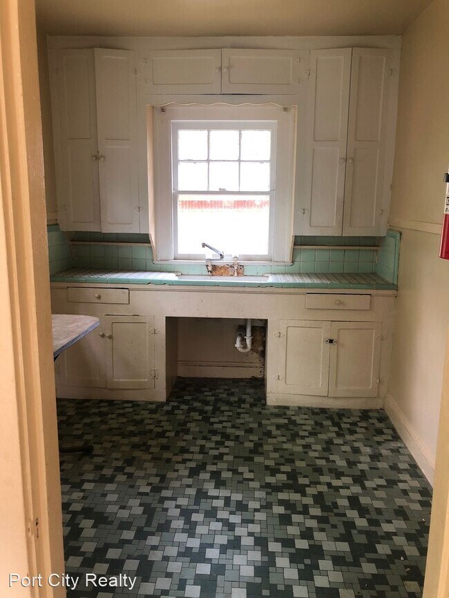 Building Photo - 1 br, 1 bath House - 2610 1/2 Emery St.
