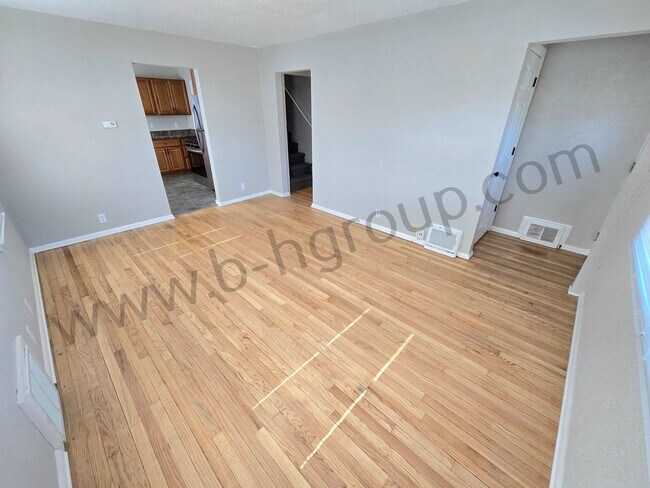 Building Photo - Won't Last Long!