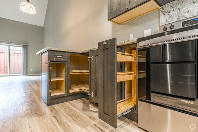 3BR, 2BA - 1,165SF - Kitchen - Woodglen Terrace Apartments