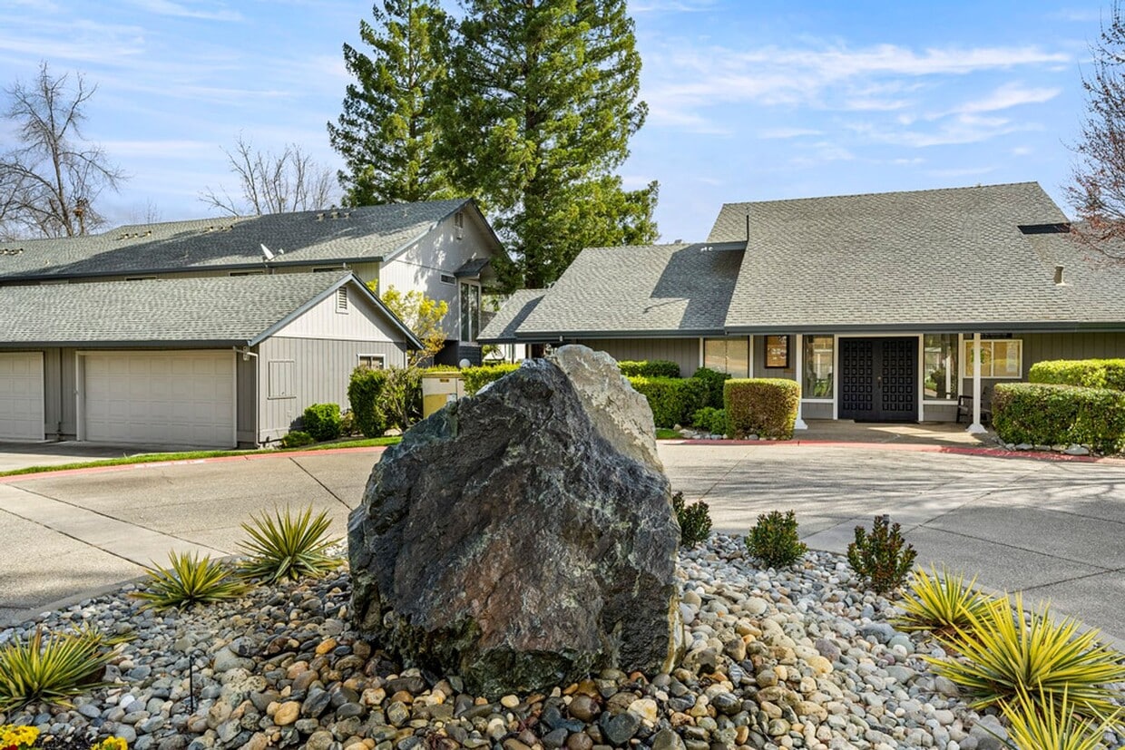 Beautiful 3-bedroom, 3-bathroom townhome ... - Beautiful 3-bedroom, 3-bathroom townhome  ...