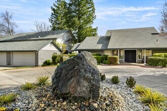 Building Photo - 8036 Briar Ridge Ln
