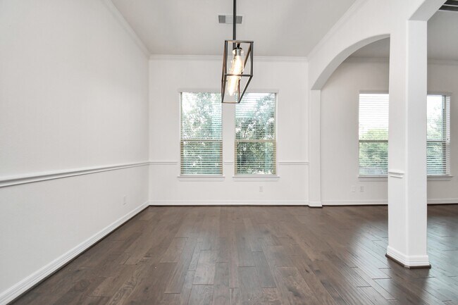 Foto del edificio - 1411 Upland Arbor Dr
