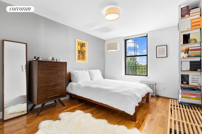 Building Photo - 140 Warren St