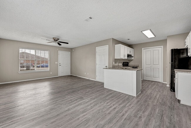 Building Photo - 4660 W Dover St