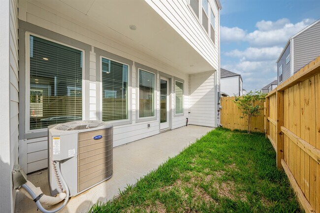 Foto del edificio - 8402 Berry Green Ln