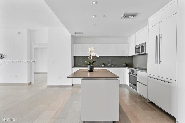 Foto del edificio - 1 br, 1.5 bath Condo - 68 SE 6th St Apt 3808