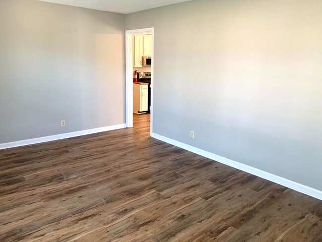 Building Photo - 2425 Pendleton Dr