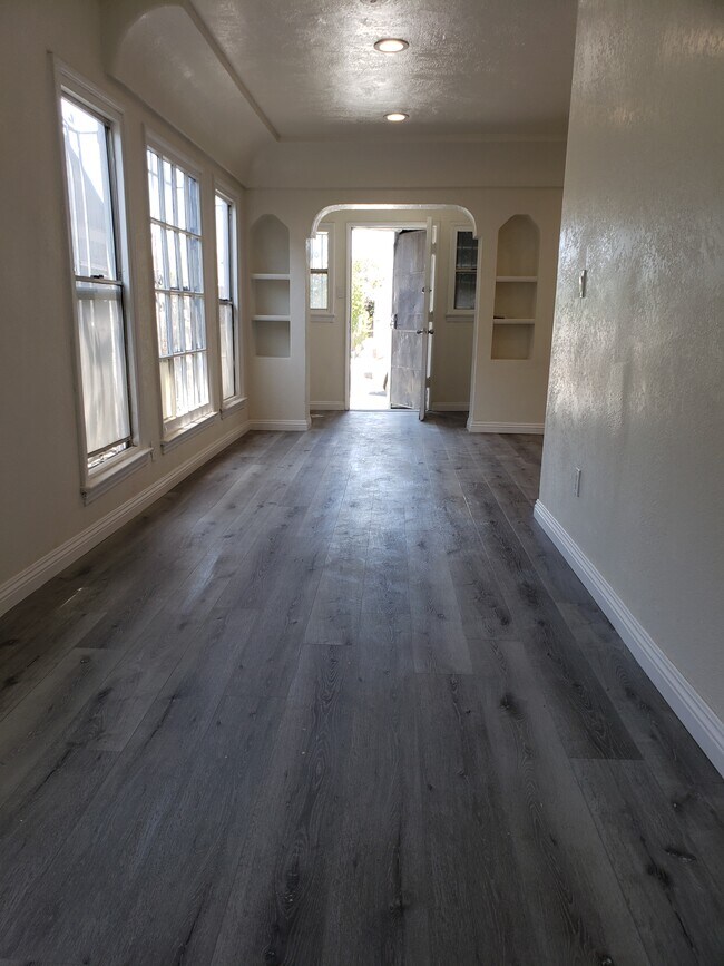 Large Dining Room - 6906 S Van Ness Ave