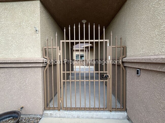 Building Photo - Golf Course Living with Mountain Views & Detached Casita