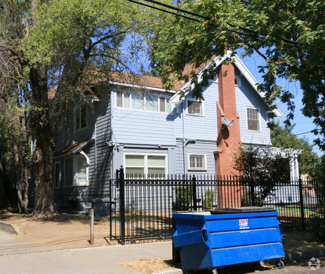 Building Photo - 1307 N San Joaquin St