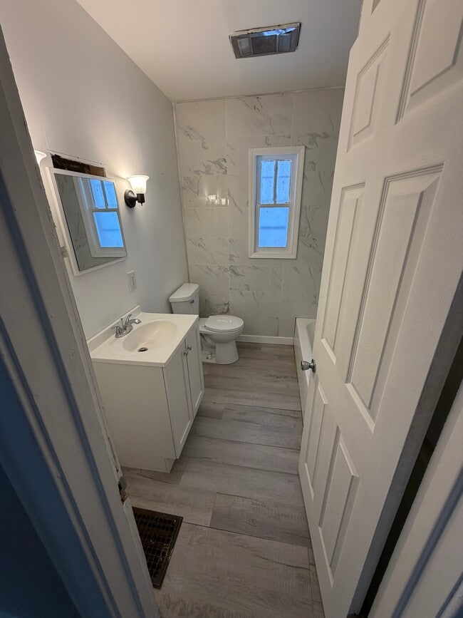 Building Photo - 1515 Reed Ave