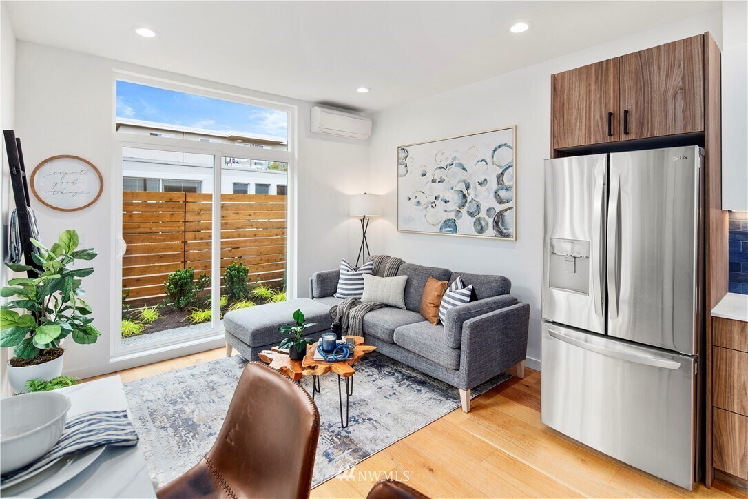 Foto principal - 5439 California Ave SW
