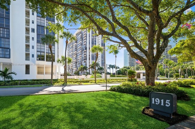 Building Photo - 1915 Brickell Ave