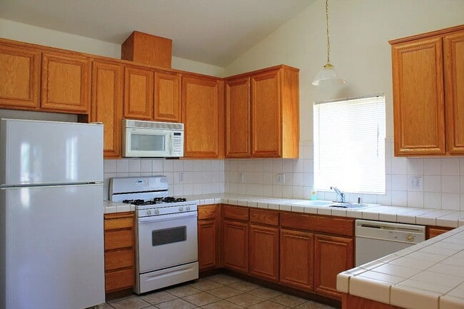 Building Photo - 1072 Mockingbird Hill