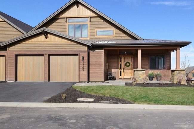 Foto del edificio - Beautiful custom Tripleknot townhome in Te...