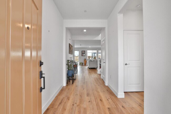 Building Photo - 2887 Penrose Ln