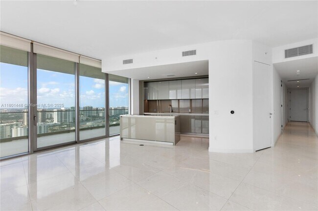 Foto del edificio - 18975 Collins Ave