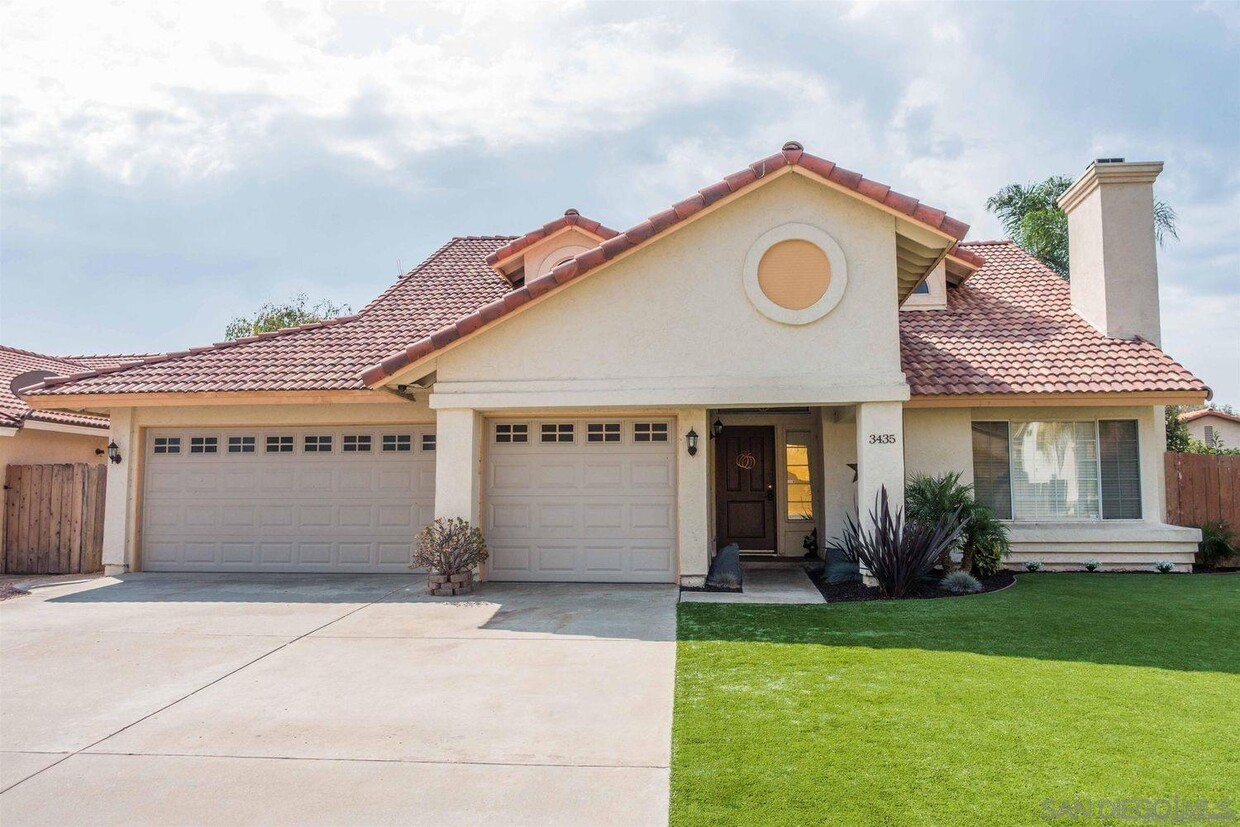 Primary Photo - 3435 Crystal Wood Dr