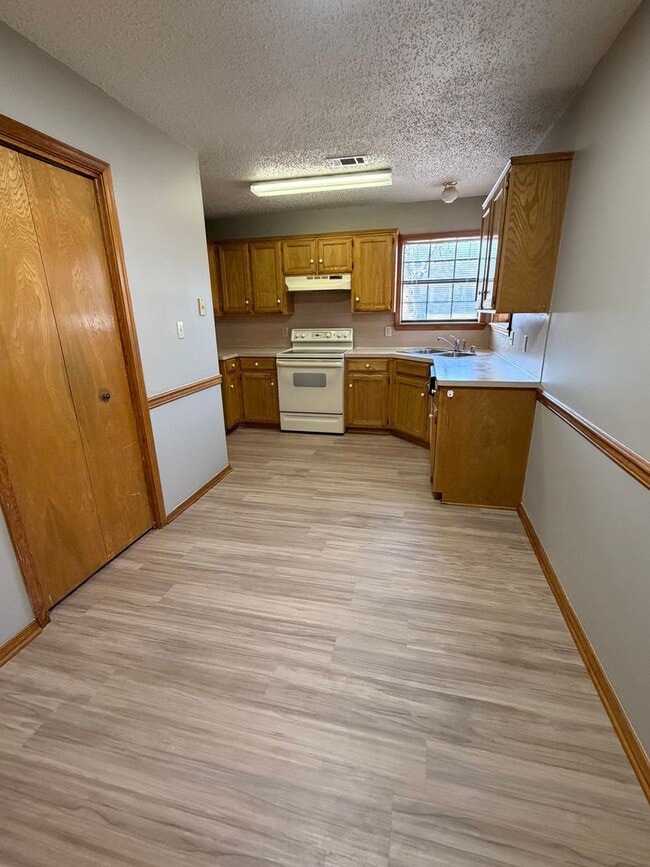 Building Photo - 2407 Linda Ct