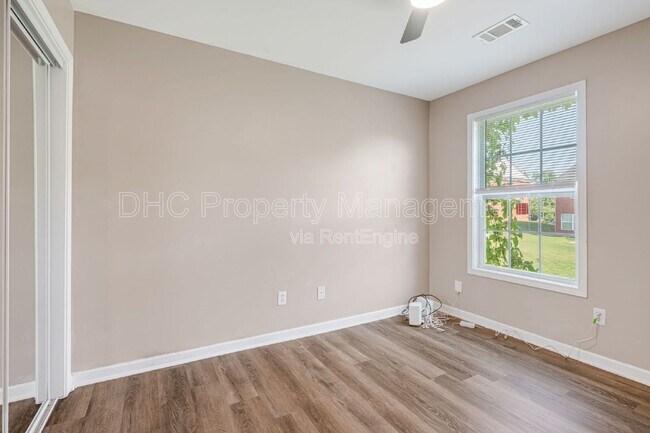 Foto del edificio - 6494 Snow Bird Ln