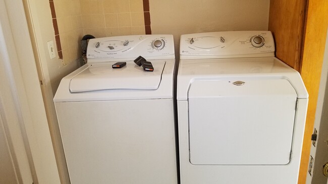 Washer and dryer - 10931 Wilkie Ave