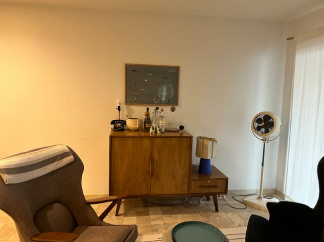 Foto del edificio - 5651 N Sumner Way