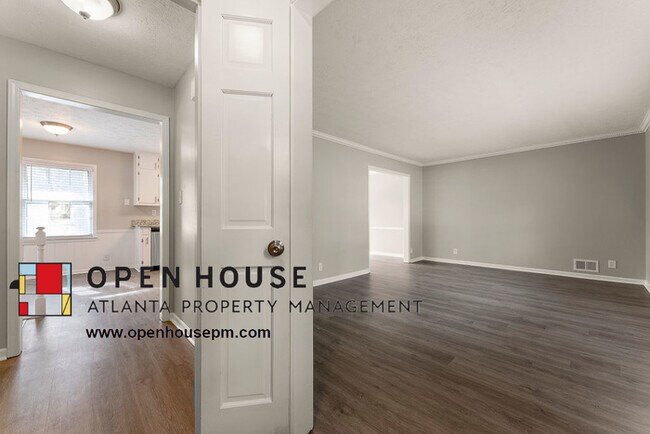 Foto del edificio - 5022 Lakeview Ct SW, Lilburn