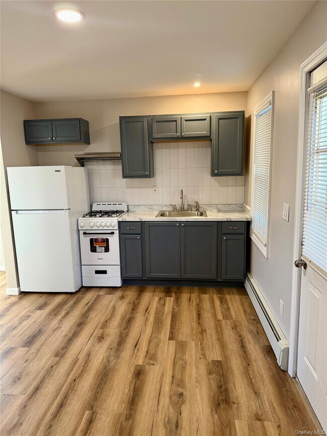 Foto del edificio - 28 B Knapp Rd