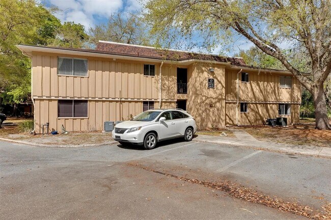 Building Photo - Hawthorne Reserve Condo
